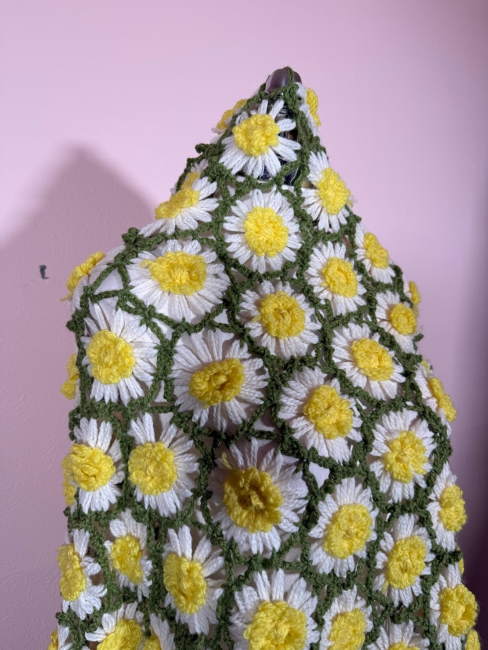 Vintage Handmade Yellow white Daisies Avocado Green Crocheted Throw Blanket - Picture 15 of 17